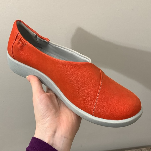 Orange Clarks Cloud Steppers Slippers - Picture 13 of 17